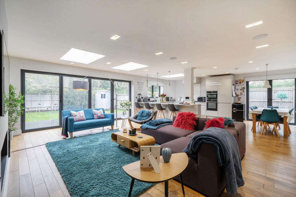 House in London, Ickenham - View 2