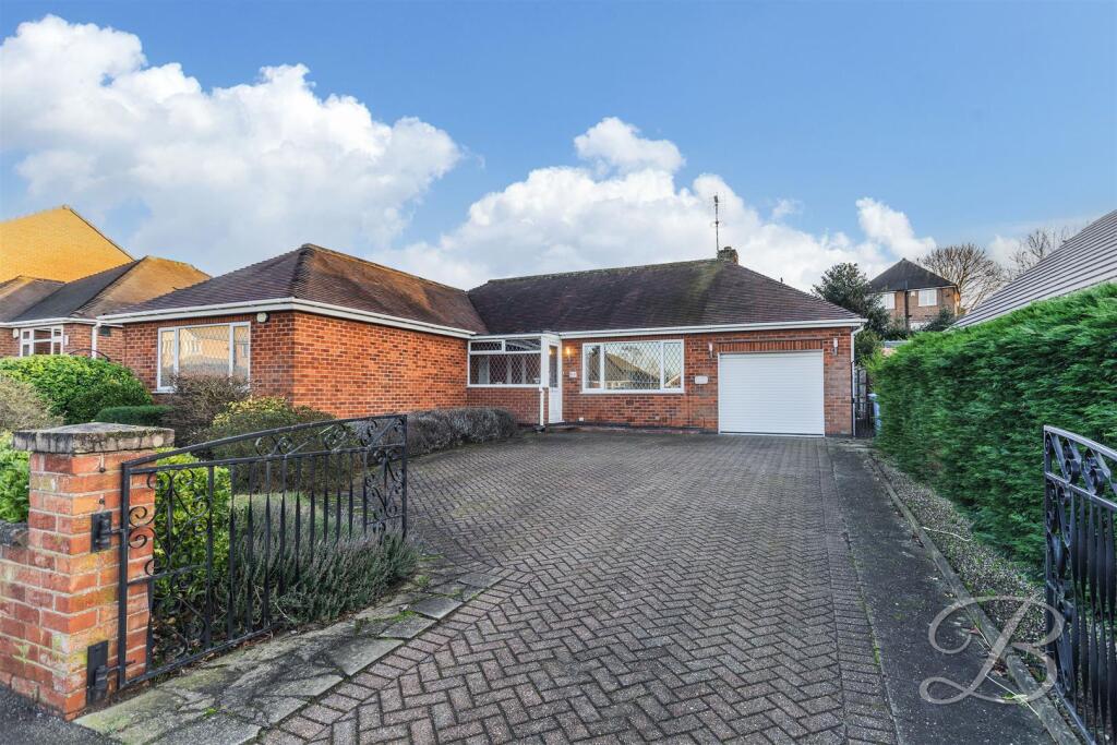 2-bed detached on Marples Avenue, Mansfield Woodhouse, Mansfield, £290,000