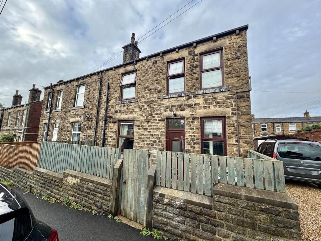 3-bed terraced on Francis Street, Mirfield, £169,950