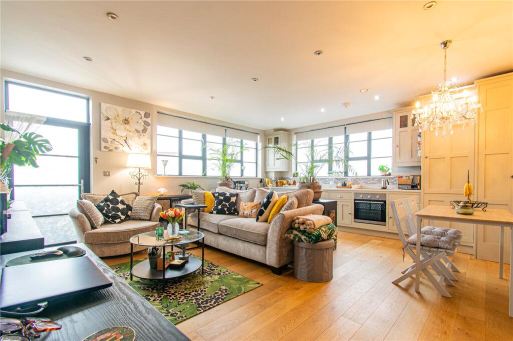 Main image of property: Bartholomew Street, Newbury, Berkshire, RG14