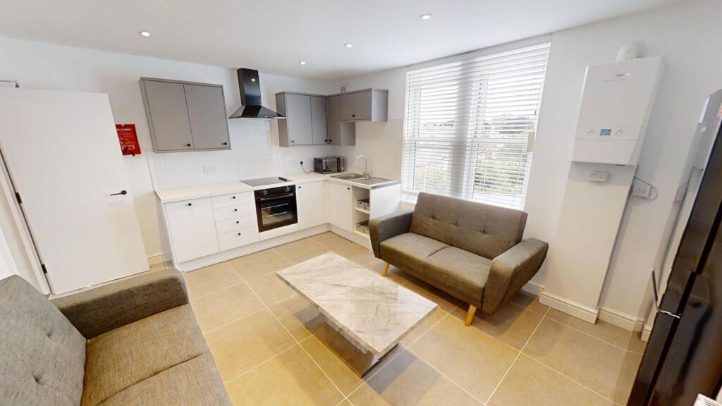 5 bedroom terraced house for rent