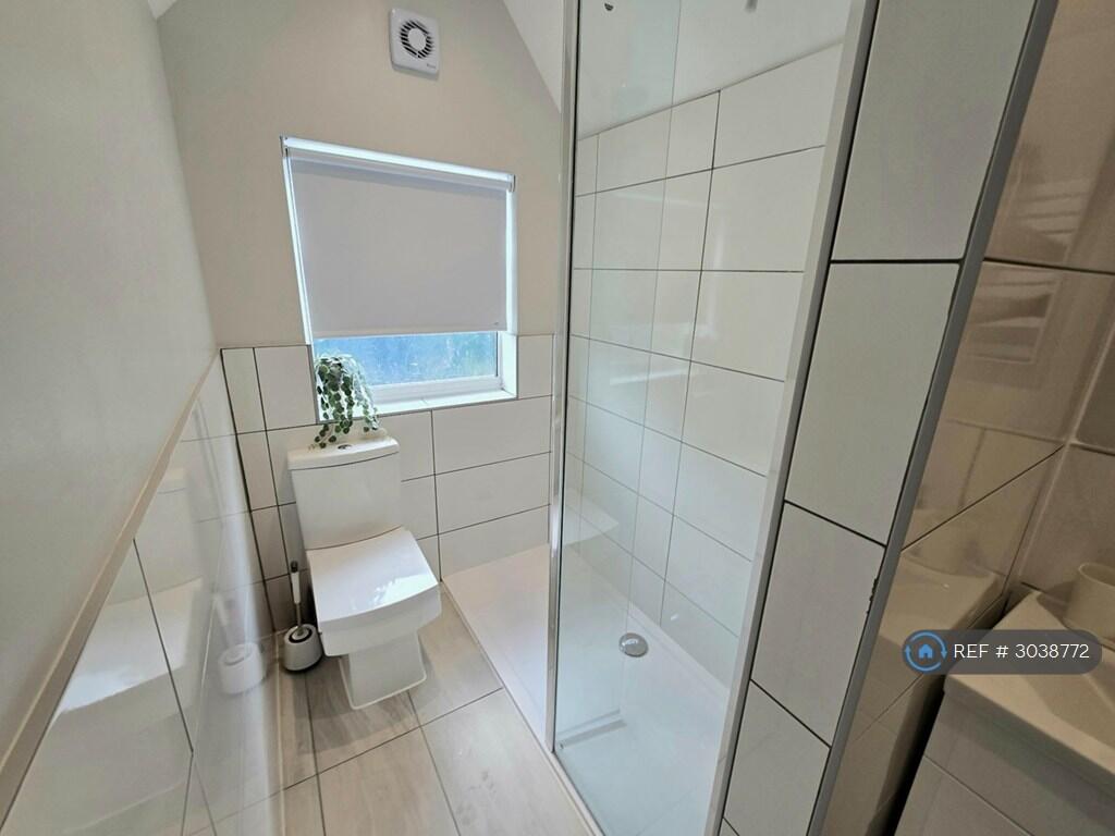 House in South Kesteven, Grantham - More