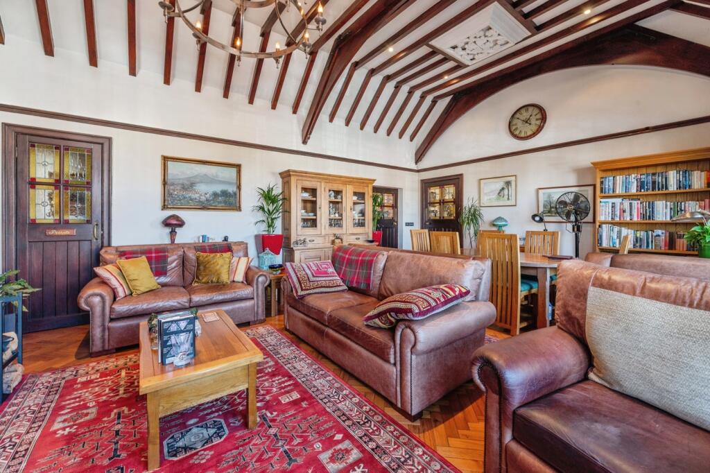Apartment in Southend-on-Sea, Essex - More