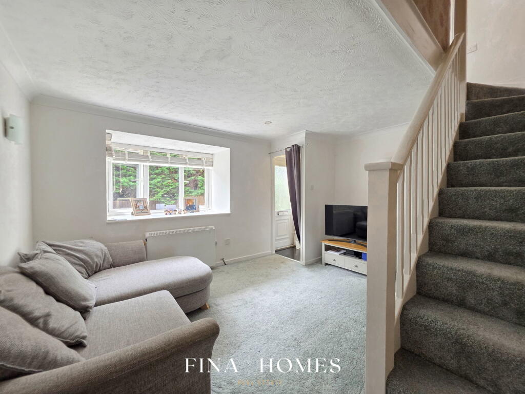 House in Dartford - More