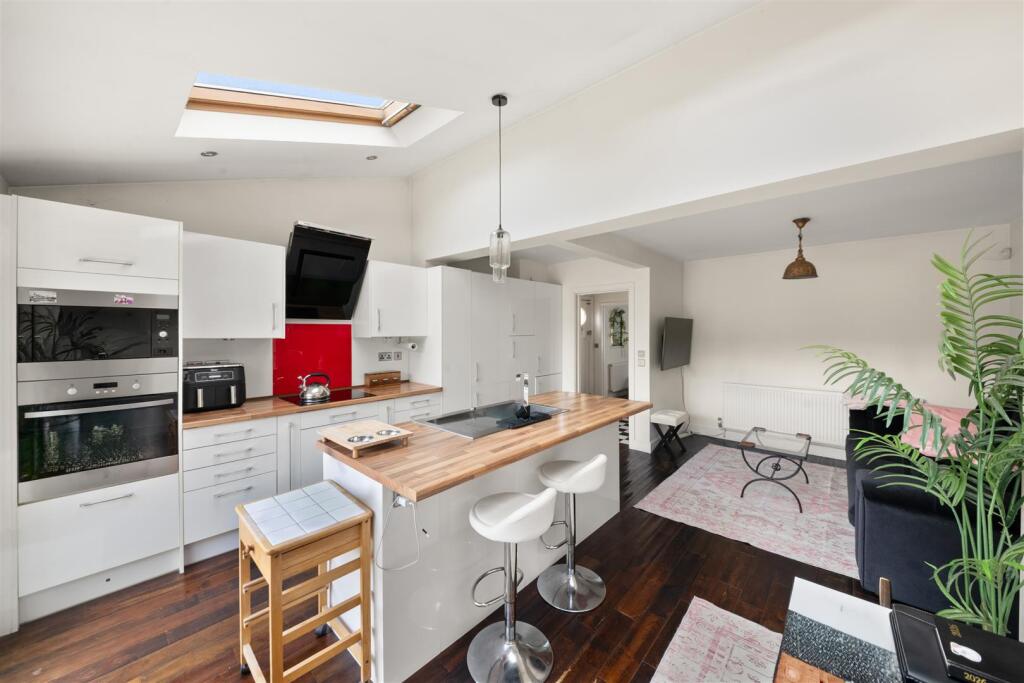 House in Twickenham - View 2