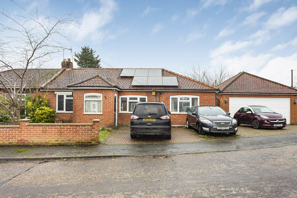 3-bed house on Vegal Crescent, Englefield Green, Surrey, TW20, £575,000