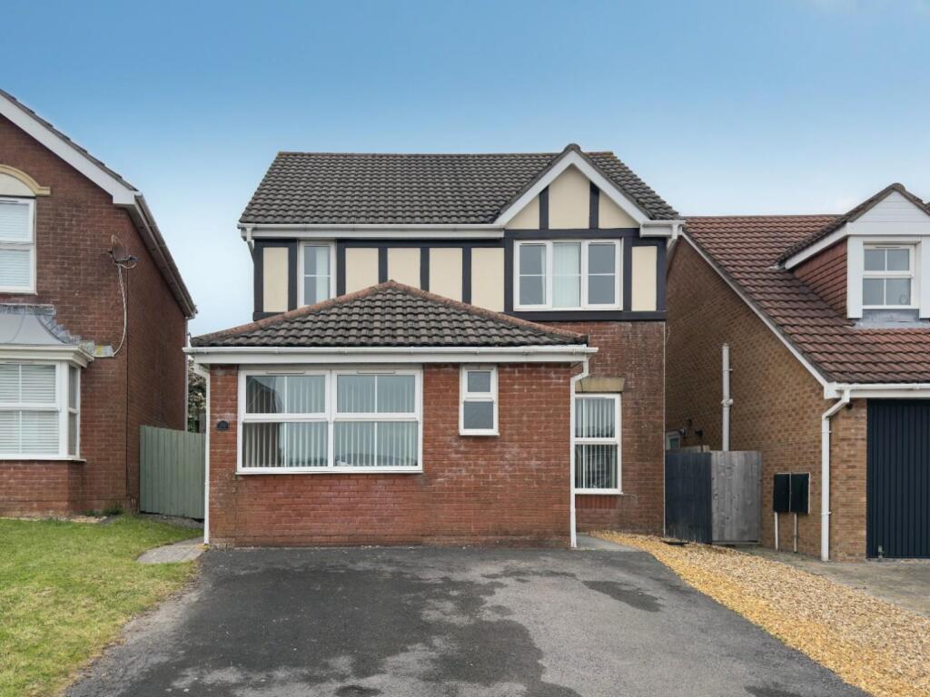 Main image of property: Glas Y Llwyn, Barry