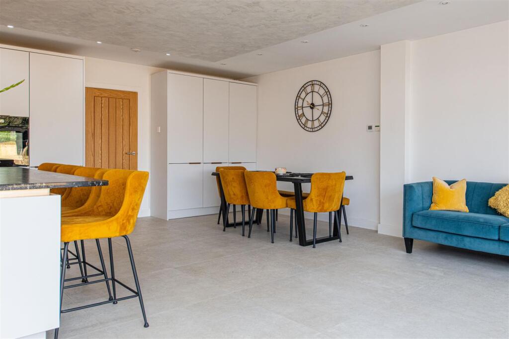 House in Kettering, Hanwood Park - More