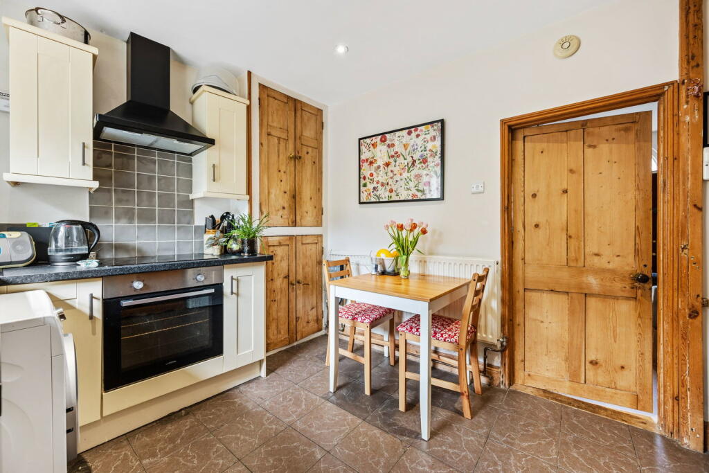 House in Rothwell, North Northamptonshire - More