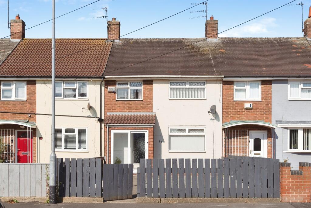 2-bed terraced on Castleford Grove, Hull, £95,000
