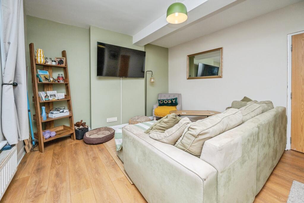 71 Cherry Orchard, Kidderminster, DY10 photo 4