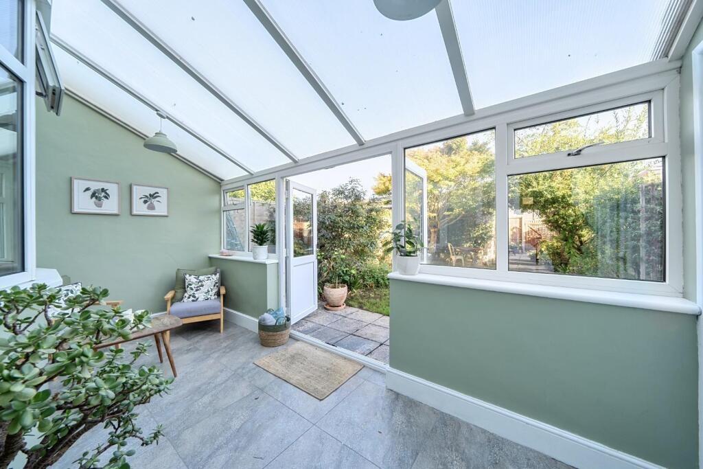House in Portsmouth, Baffins - More