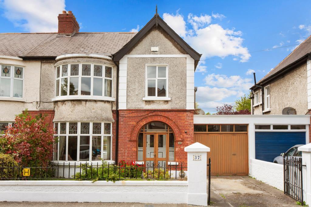 Main image of property: 37 St Albans Park, Sandymount, Dublin 4, D04 H6C4