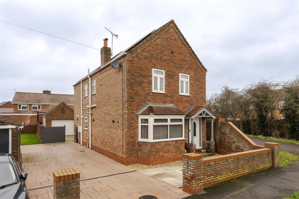 4-bed detached on Elm Way, Brigg, £325,000