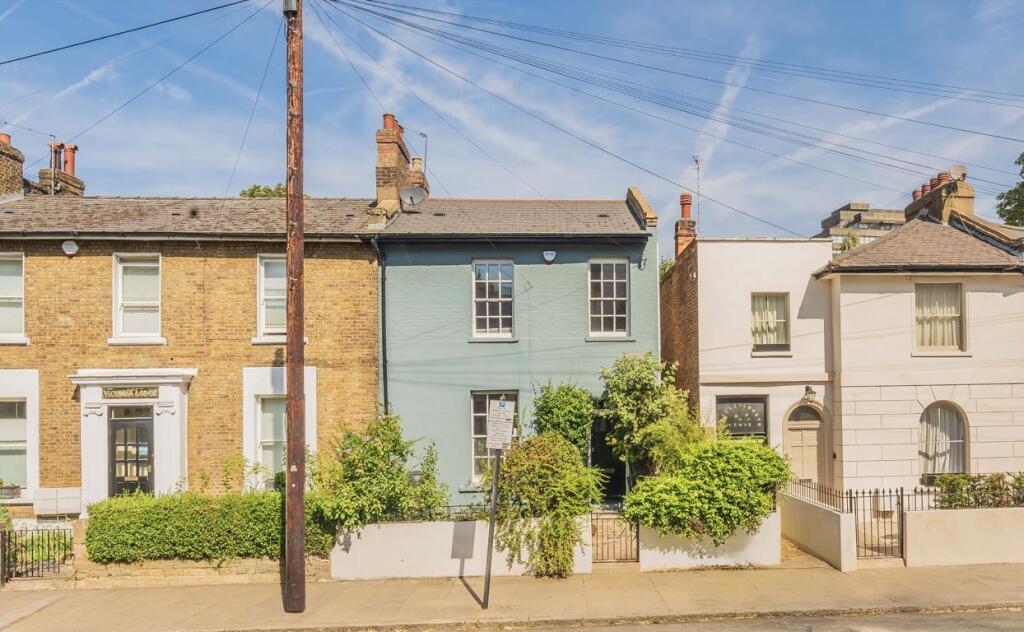 House in London, Papworth Gardens, Highbury - View 3