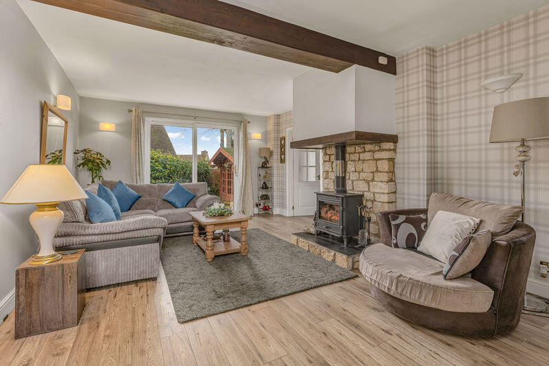 Metcalfe Close, Drayton. Approx 2300 Sq Ft. photo 2