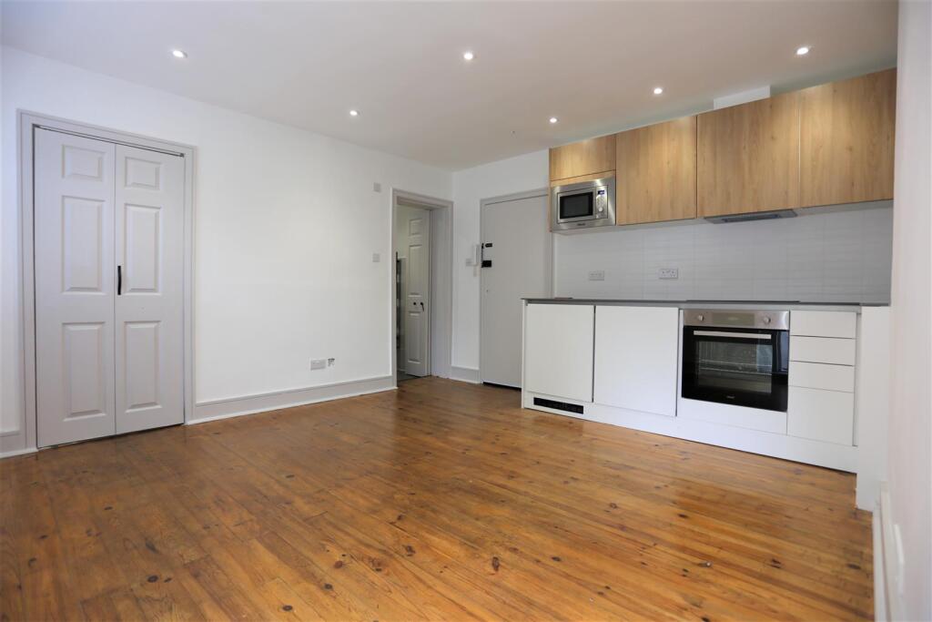 Apartment in Brighton - View 4