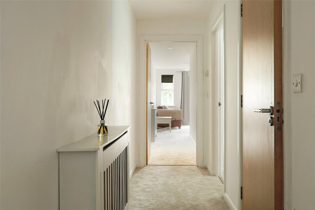 House in Tandridge, Oxted - View 3