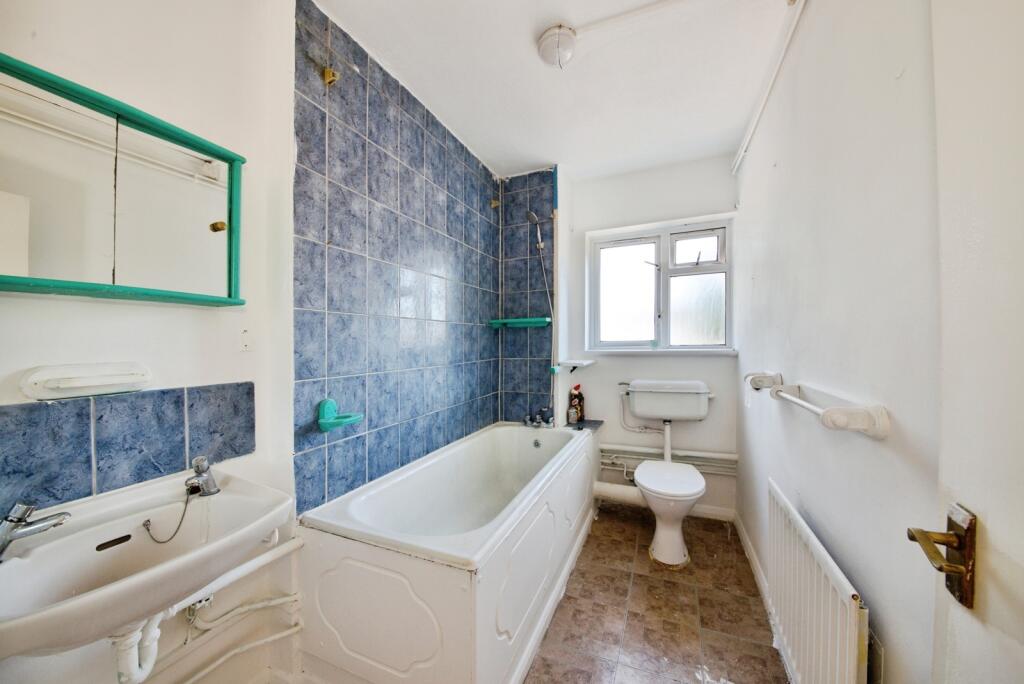 Apartment in Romford - More