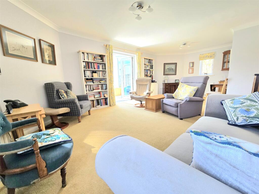 19, Molesworth Way photo 4