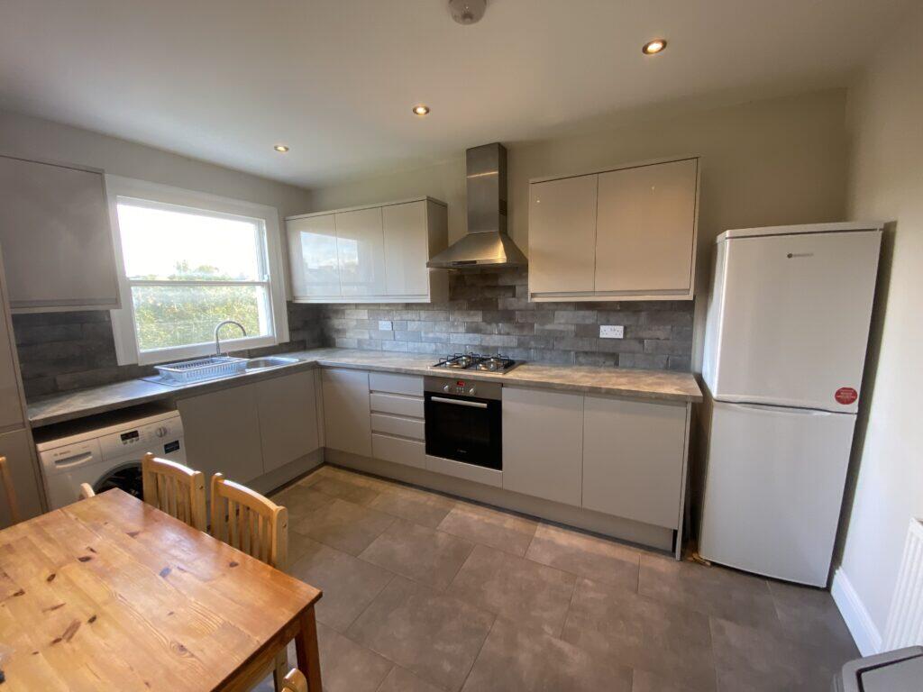 Main image of property: 3 Bedroom Flat – Evershot Road, Finsbury Park, N4