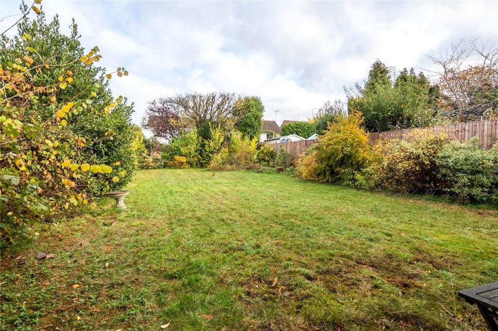 Grasmere Close, Dunstable, Bedfordshire, LU6 photo 4