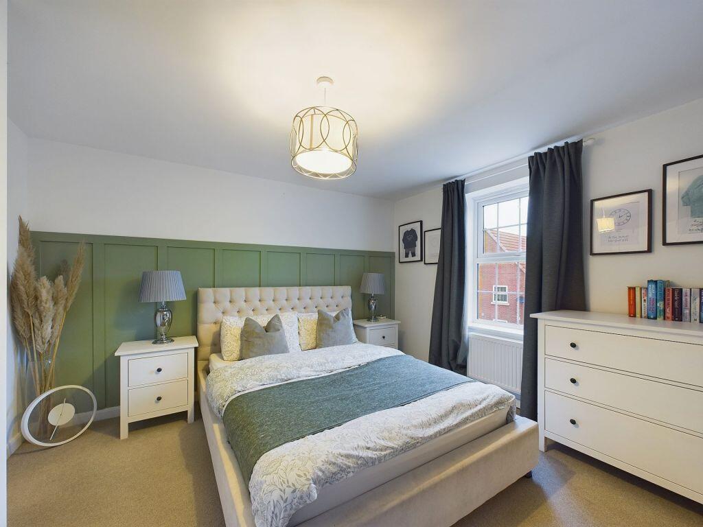 15 Nightingale Drive, Whitby photo 4