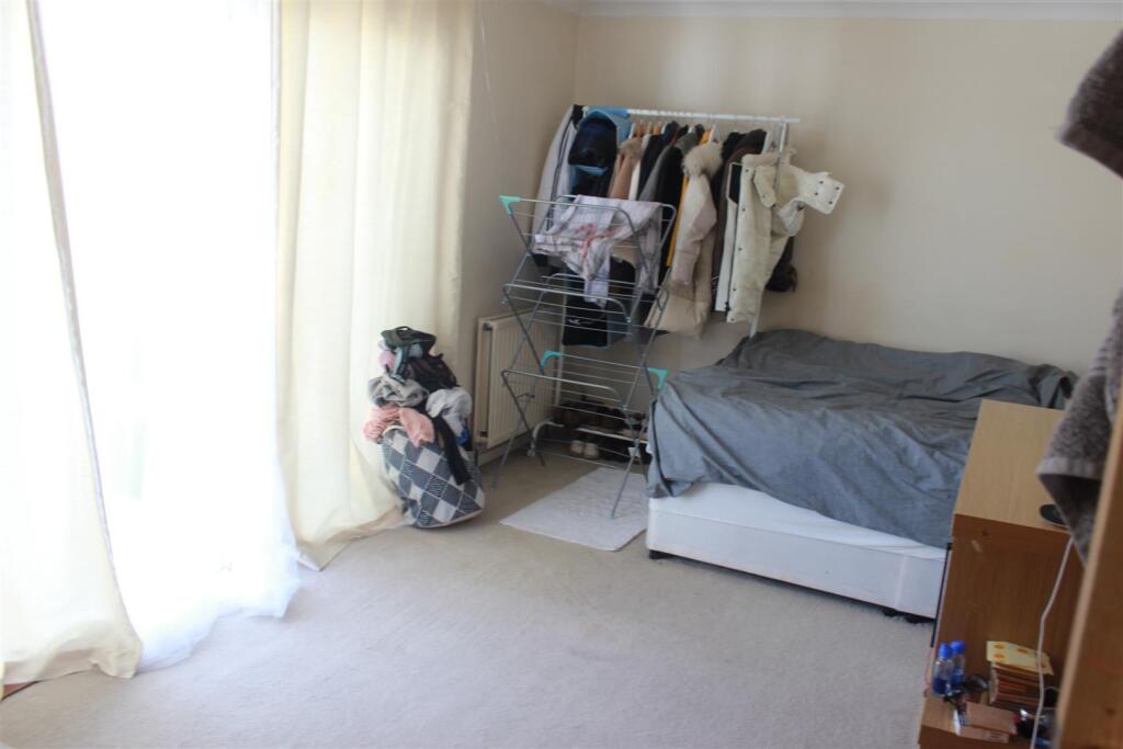 House in Twickenham - View 3