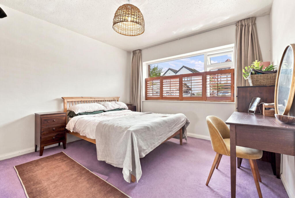 Apartment in Southend-on-Sea - View 4