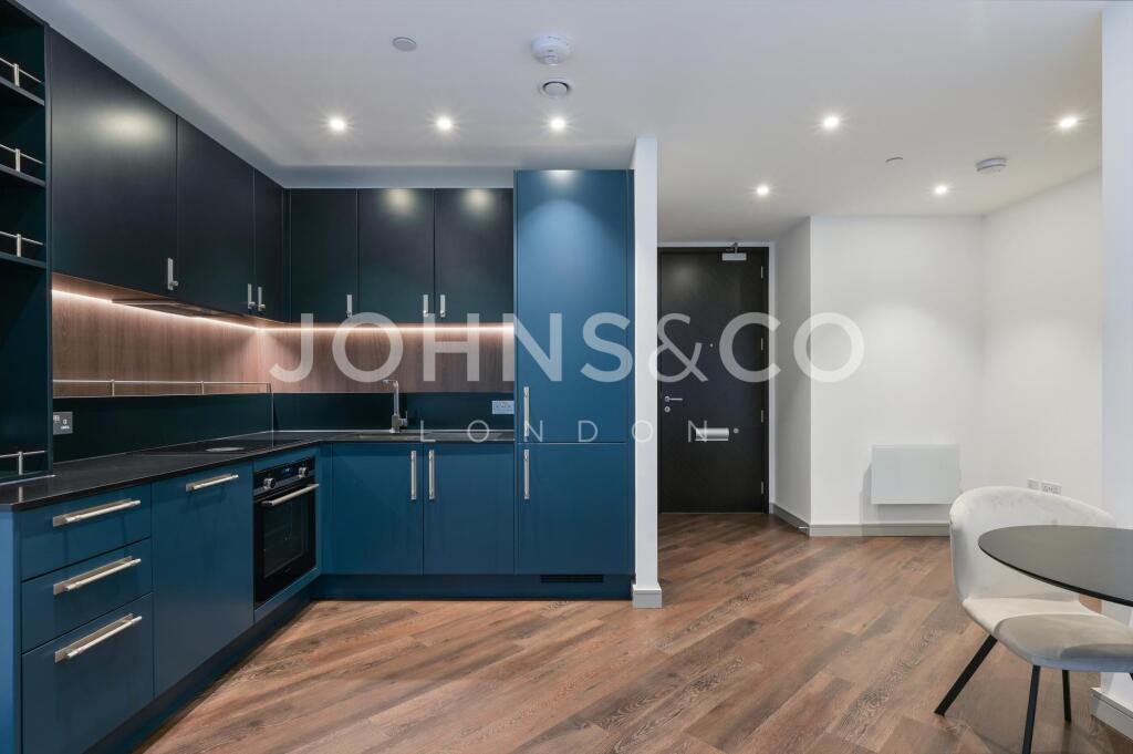 Apartment in Spelthorne, Surrey - View 4