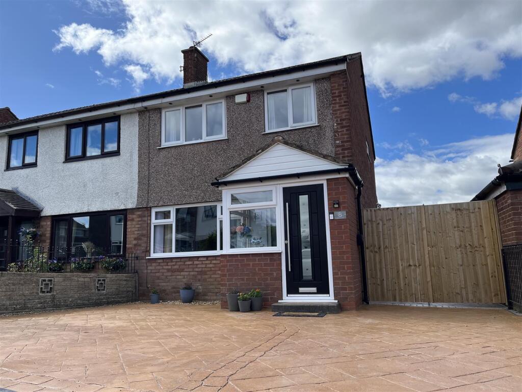 Main image of property: 8, Milton Close, Dukinfield, Tameside, SK16 5DZ
