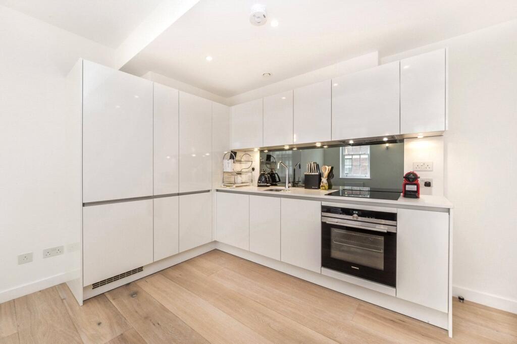 Apartment in London - View 2