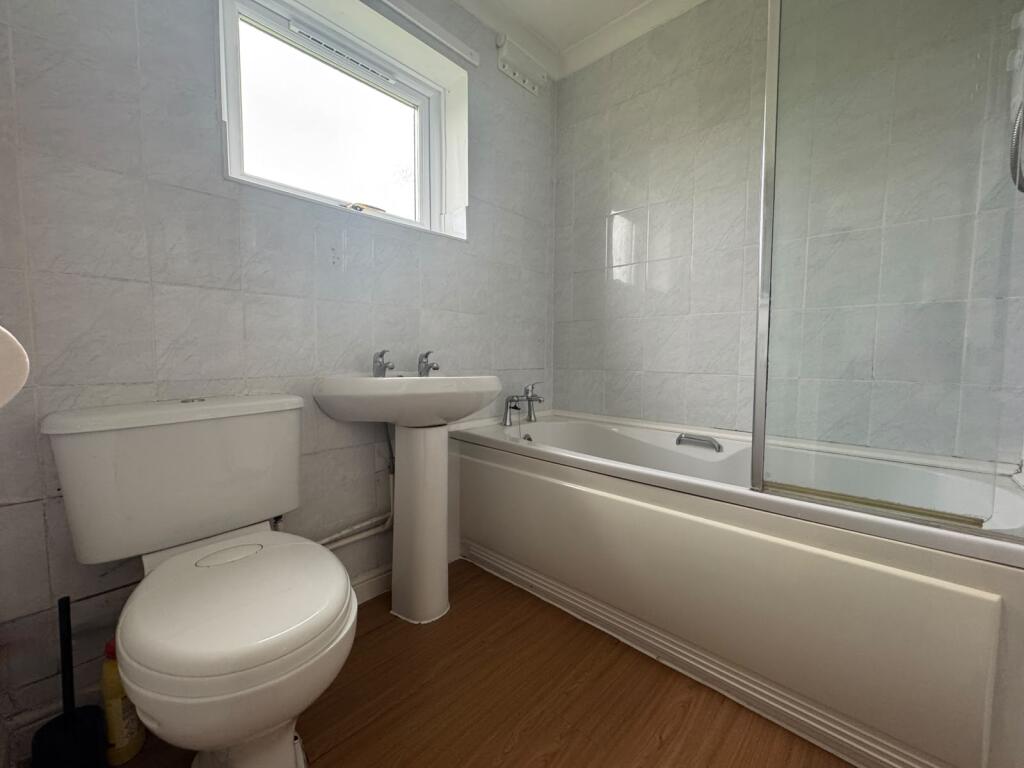 Apartment in Swindon - More