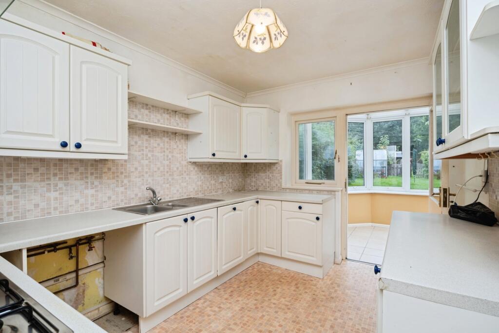 House in Rother, Hurst Green - View 4