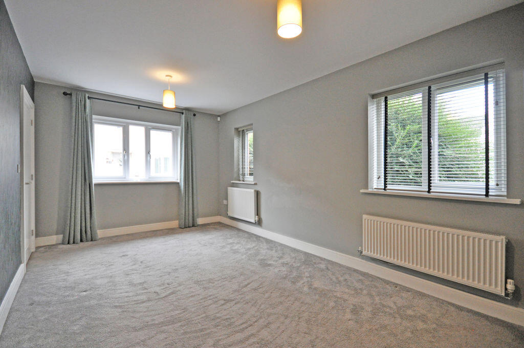 House in Newport - View 4