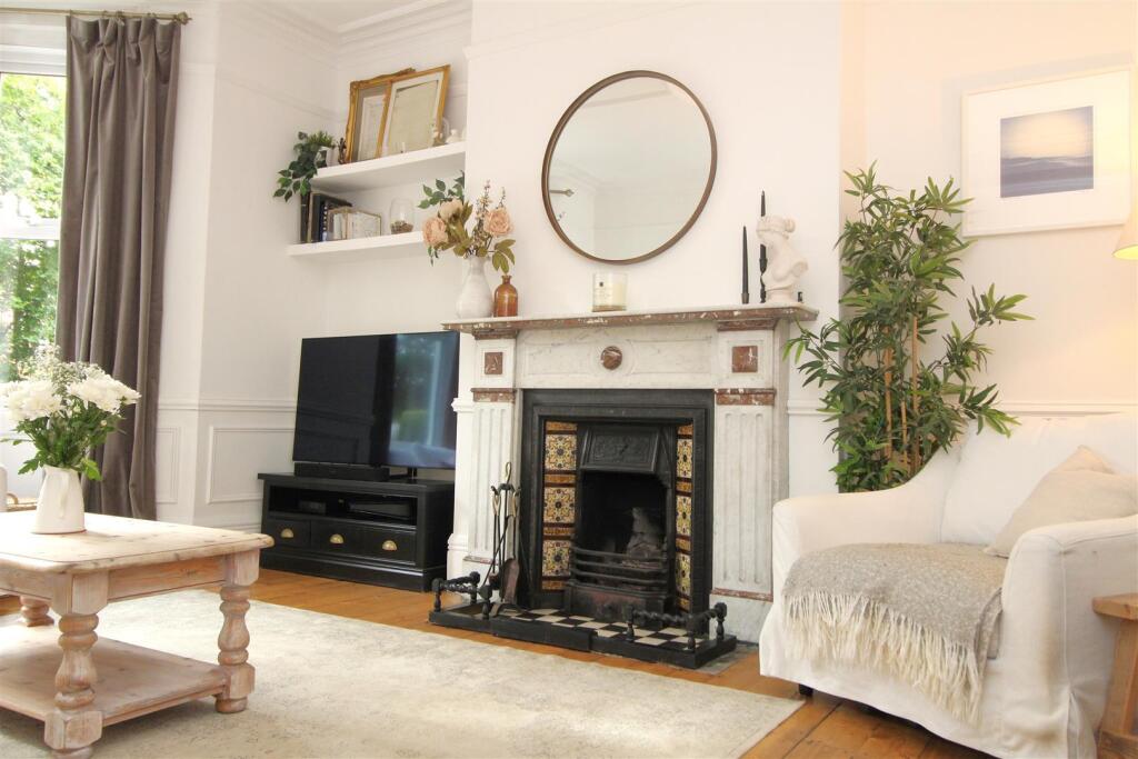 House in North Tyneside, Cullercoats - More