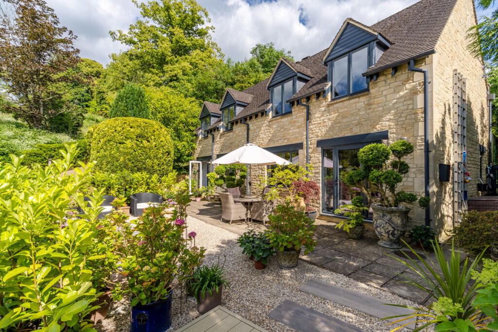 3-bed detached on Cleeve Hill, Cheltenham, GL52, £735,000