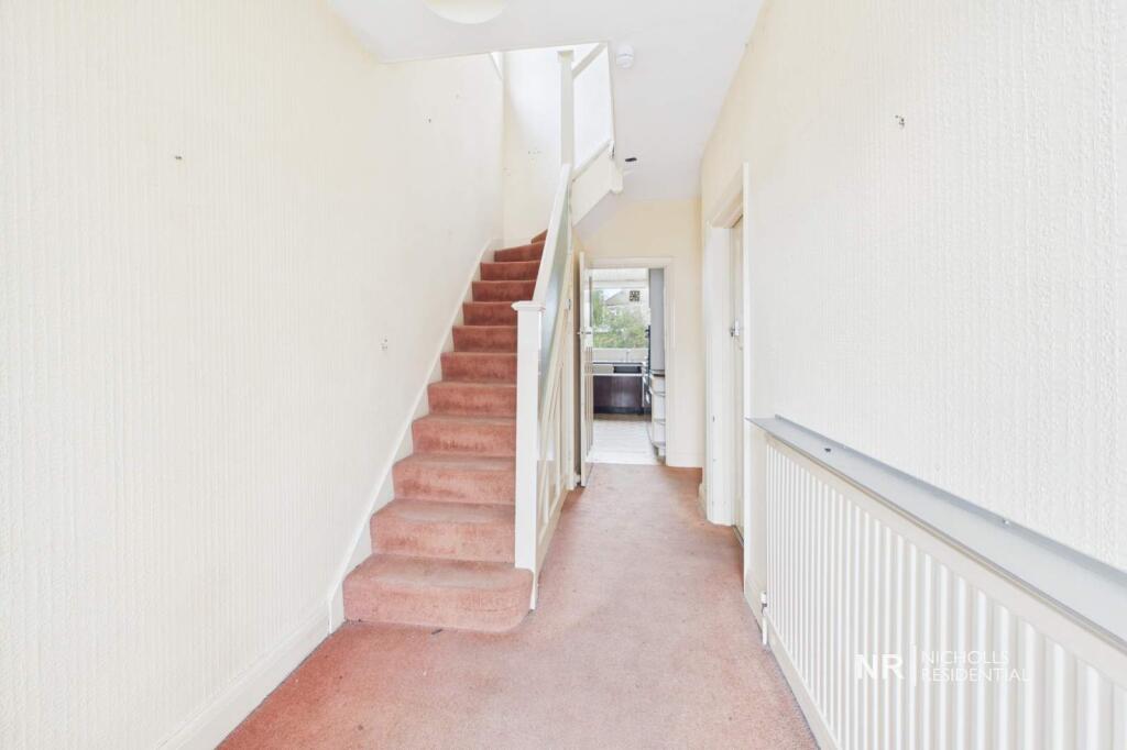 House in Sutton - More