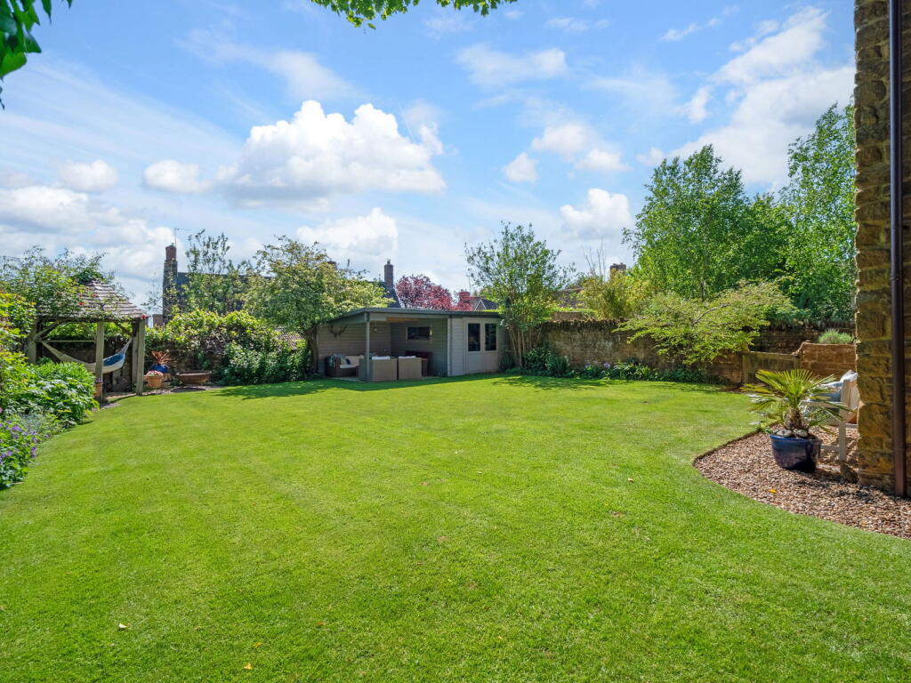 House in Eydon, West Northamptonshire - View 5