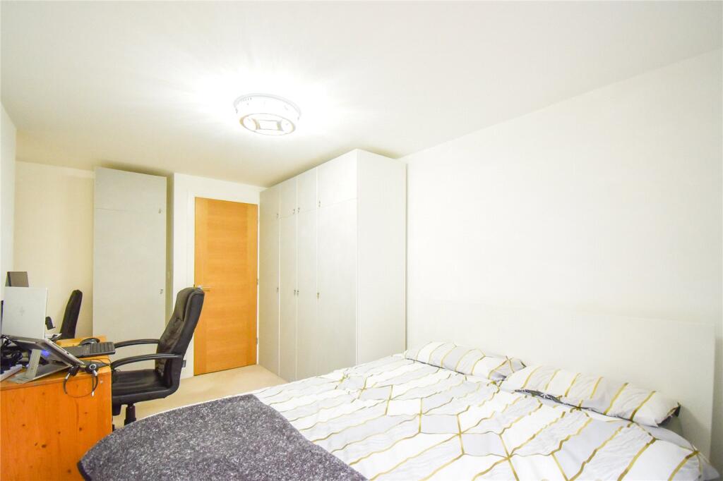 Apartment in Southall - More