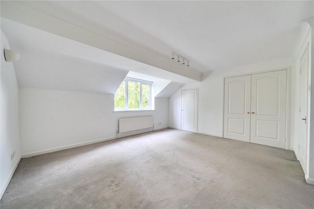 House in Waverley, Farnham - More