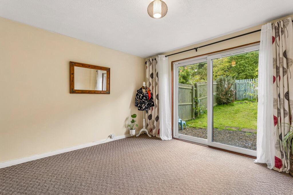 Harris Close, Newton Mearns, Glasgow, East Renfrewshire photo 4