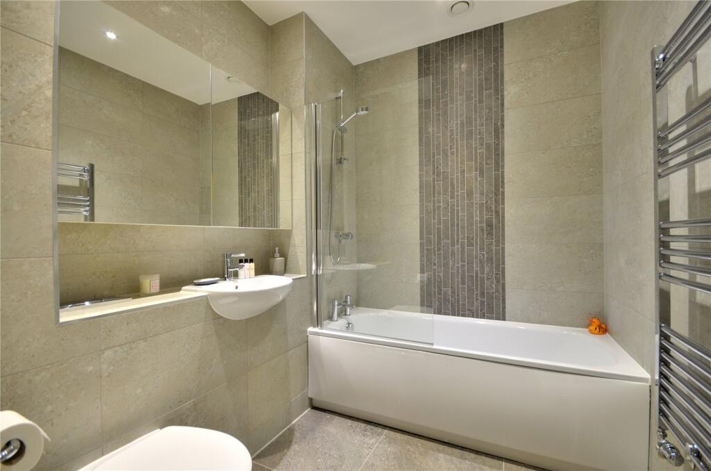 Wintergreen Boulevard, West Drayton photo 3