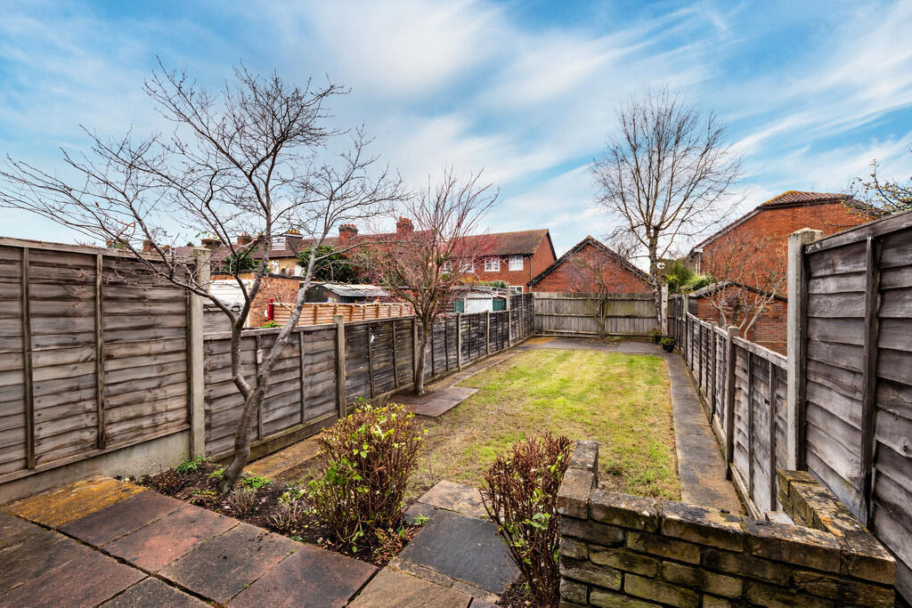 Apartment in Sutton - View 4
