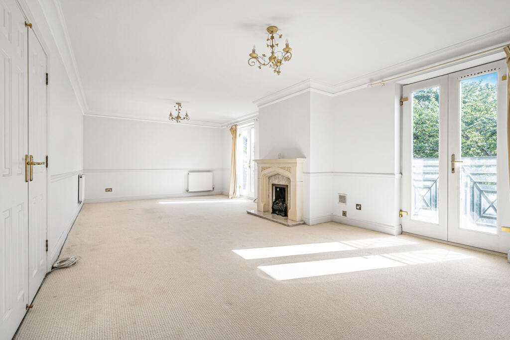 Newlands Crescent, Guildford, Surrey, GU1 photo 3