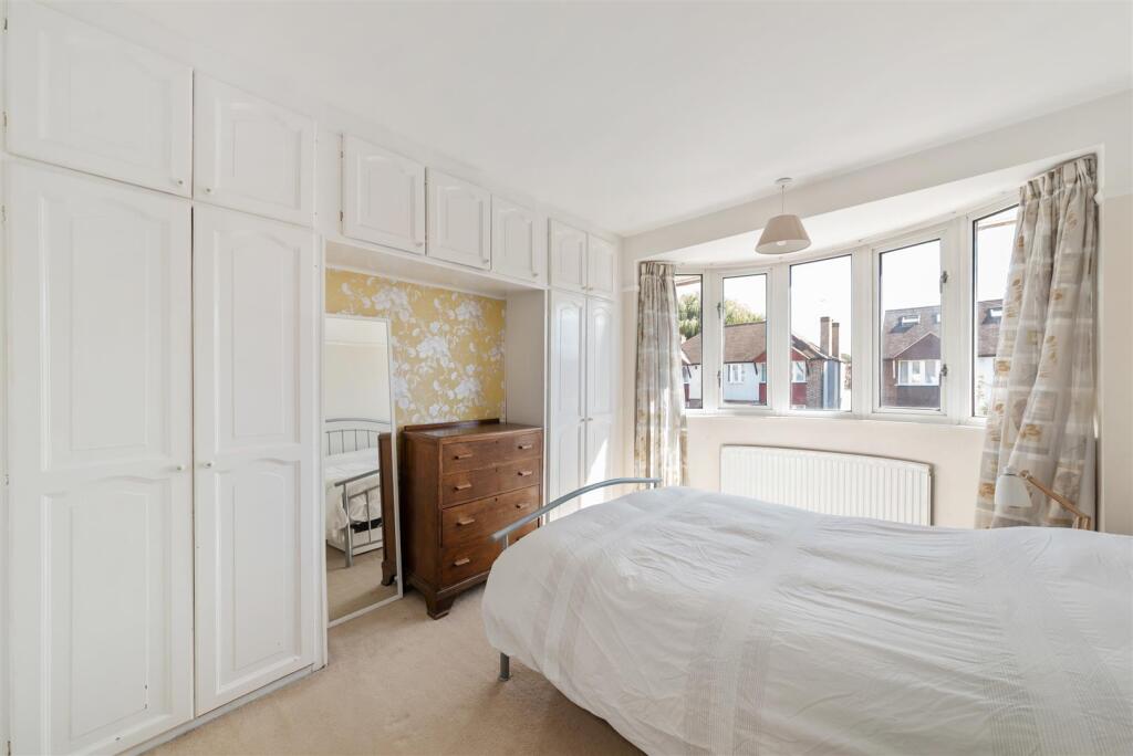 House in Sutton - View 5