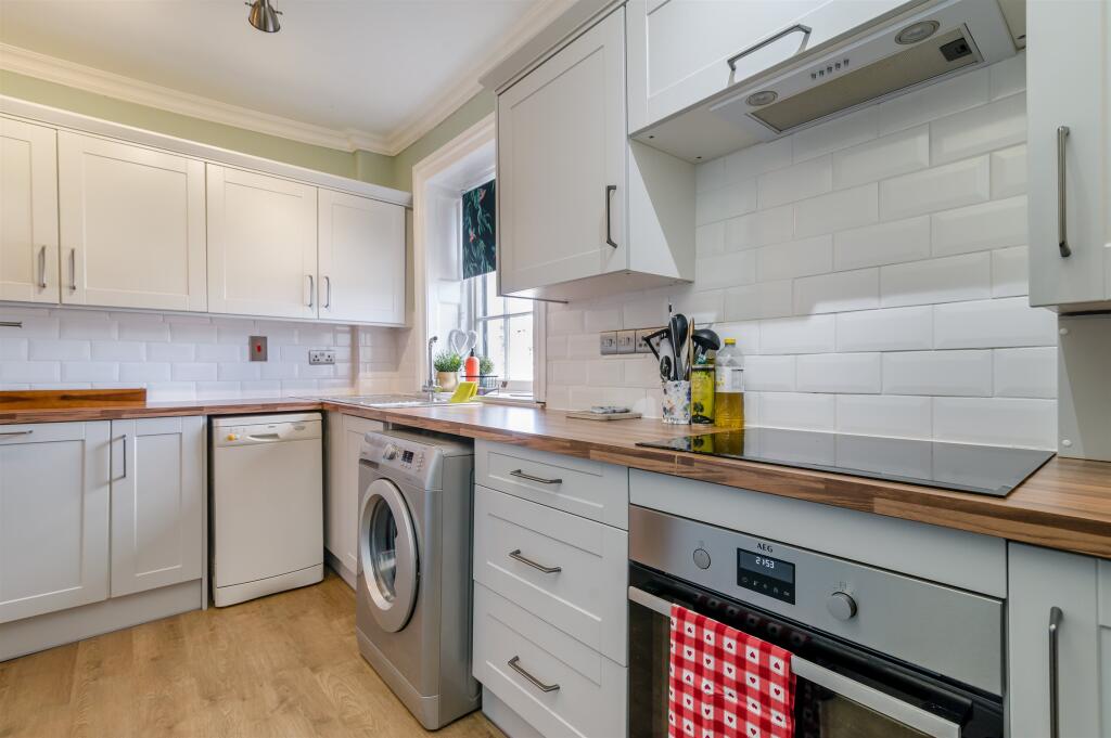 Apartment in Newport - View 2