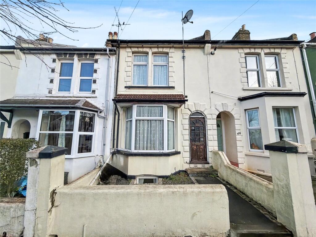 House in Gillingham, Sally Port Gardens - View 3