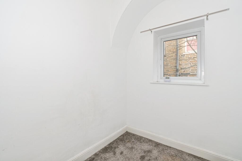 House in Bradford, West Yorkshire - View 4