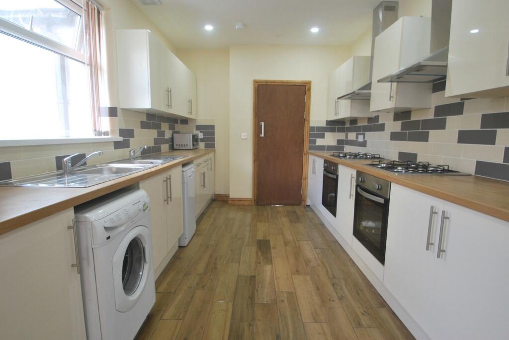 House in Cardiff, Cathays - More
